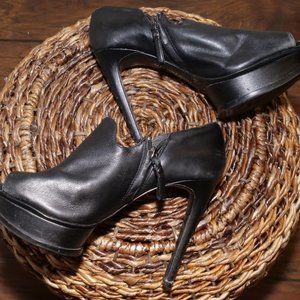 Gianna Bini black open toe heels
